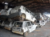 Prefeitura deflagra operação em pátio com carcaçs de veículos abandonados