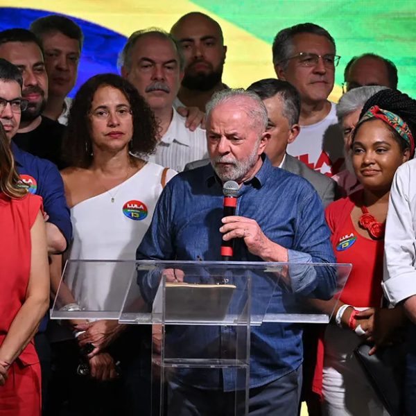 101022098-brazilian-former-president-2003-2010-and-candidate-for-the-leftist-workers-party-pt-lu