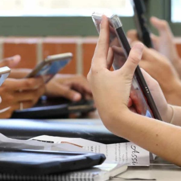 158923proibicao-de-celular-nas-escolas-deve-ser-votada-apenas-em-2025-no-senado-3