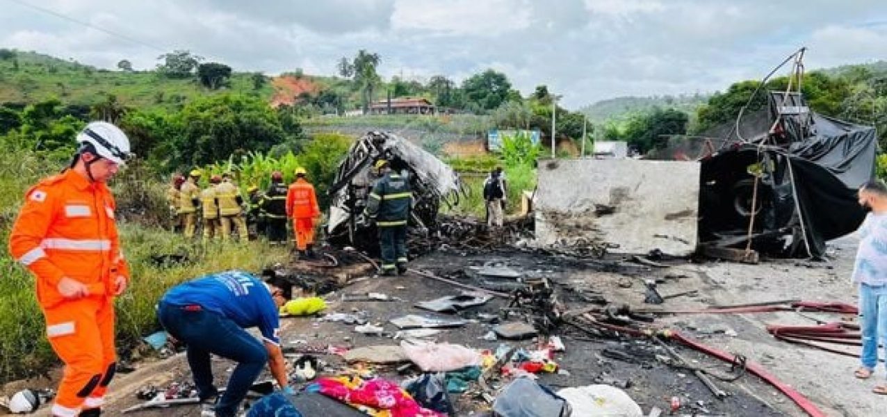 159534tragedia-na-br-116-policia-identifica-26-das-41-pessoas-mortas-em-acidente-3