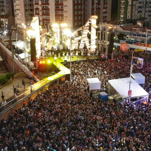 159697bahia-se-destaca-como-destino-favorito-de-turistas-e-celebridades-no-reveillon-3