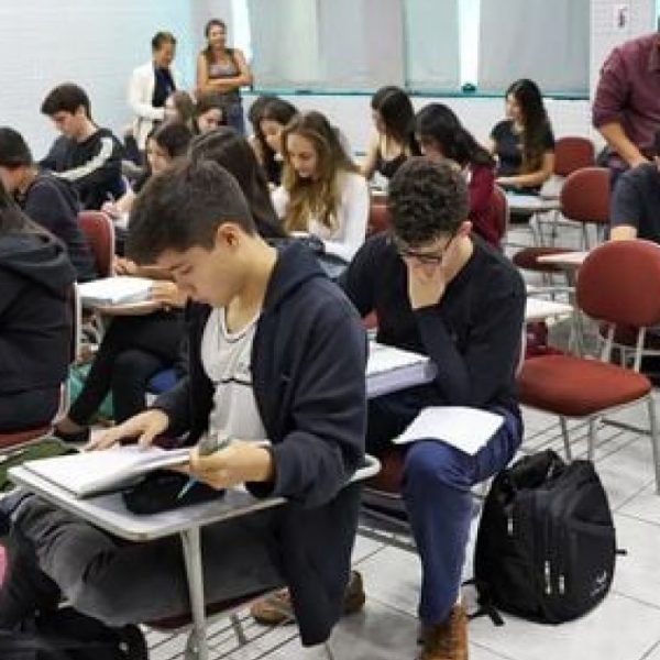160108numero-de-notas-mil-do-enem-2024-e-o-menor-registrado-em-dez-anos-diz-mec-3