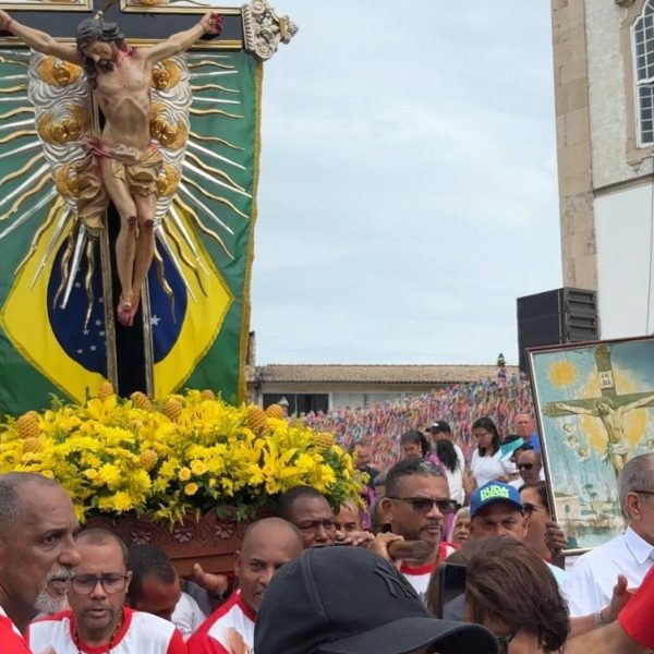 160238tradicao-fe-e-uniao-fieis-sobem-colina-sagrada-para-agradecer-ao-senhor-do-bonfim-3