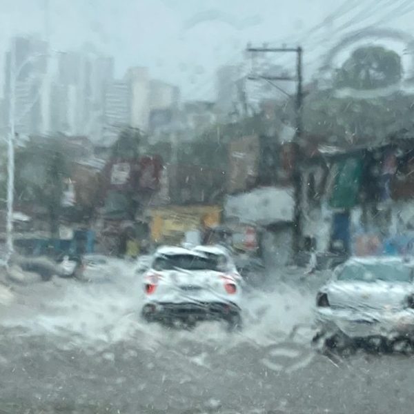 161991sexta-feira-de-carnaval-comeca-com-chuva-intensa-e-alagamentos-em-salvador-confira-previsao-3