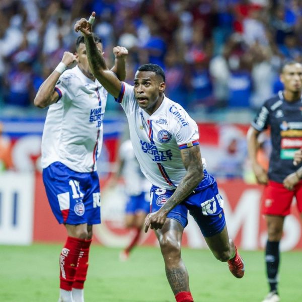 162436comemora-torcedor-bahia-vence-o-boston-river-e-esta-na-fase-de-grupos-da-libertadores-3