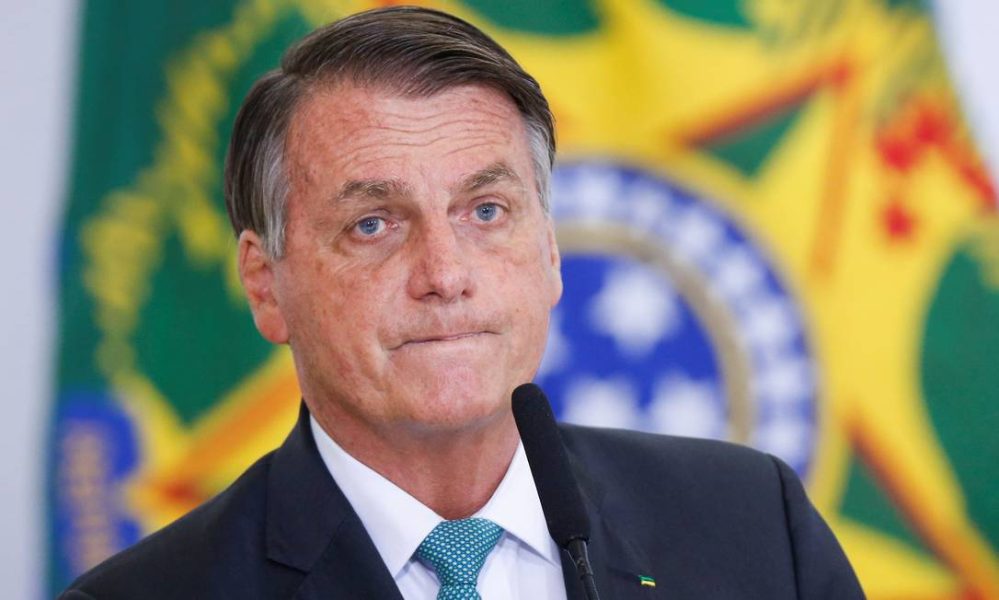 95276618_Brazils-President-Jair-Bolsonaro-looks-on-during-a-ceremony-at-the-Planalto-Palace-in-Bras