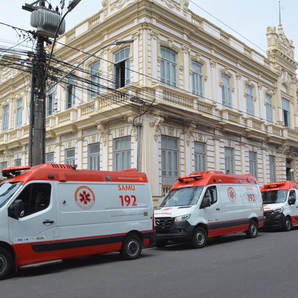 Novas-ambulancias-do-SAMU-Foto-ACM-3-1
