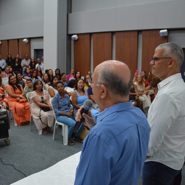 Prefeito-e-Secretario-Reuniao-com-Gestores-Educacionais-Foto-Jorge-Magalhaes-1