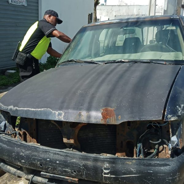 SMT-intensifica-acoes-de-remocao-de-veiculos-abandonados-nas-ruas-da-cidade-Foto-Divulgacao-SMT-4
