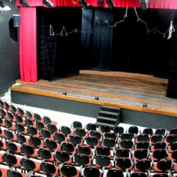 b2ap3_medium_Teatro-Margarida-Ribeiro_-foto-ACM-Secom