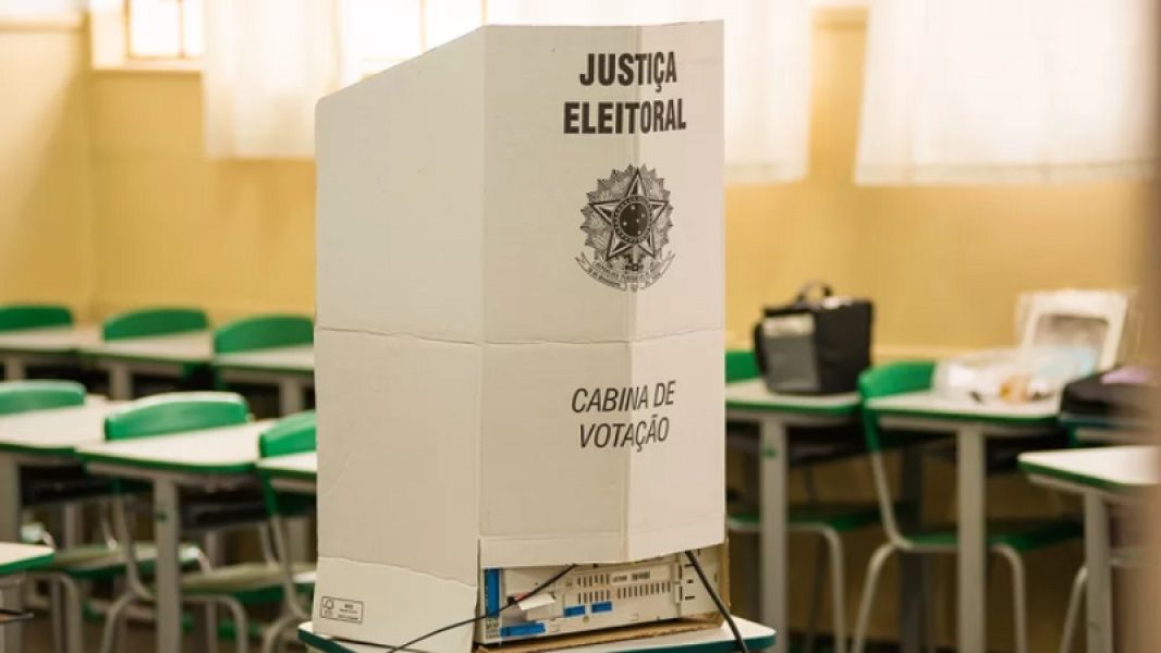 cabine-de-votacao-1