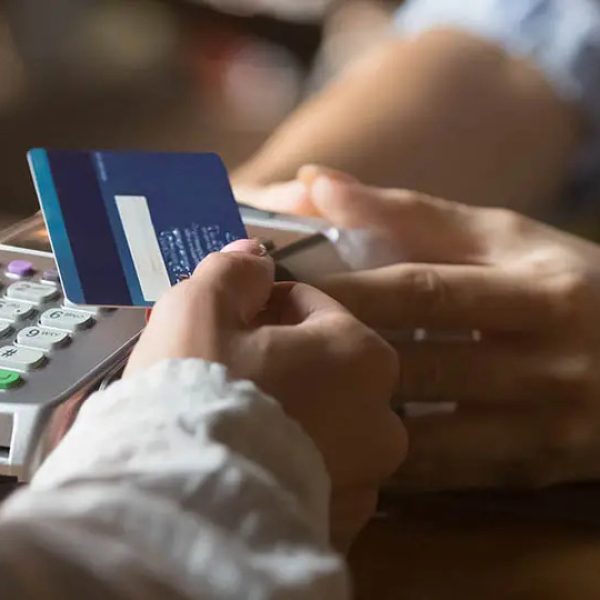 cartao-de-credito-tem-aumento-nos-juros-rotativo-com-mais-de-trezentos-porcento.jpeg-1