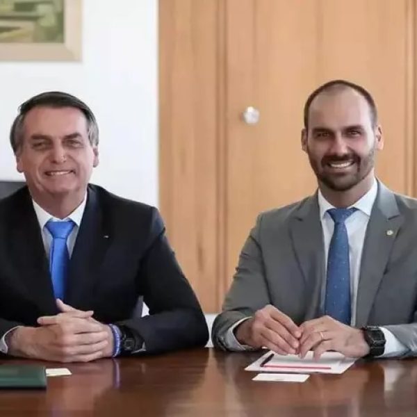 jair-bolsonaro-e-eduardo-bolsonaro_1_69021