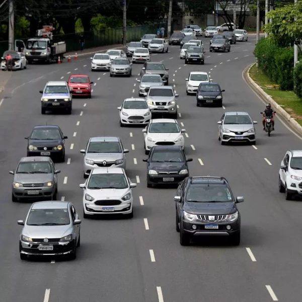 thumbnail-28-05-2021-transito-na-tancredo-neves-foto-jefferson-peixoto-secom-pms-22-