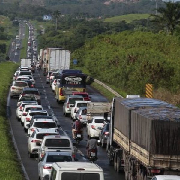 volta-do-sao-joao-causa-engarrafamento-na-br-324-1788779-article