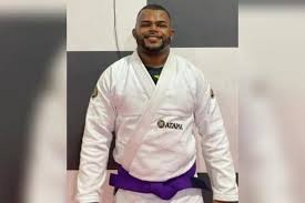 Lutador de jiu-jitsu morre após ser atropelado por carro enquanto caminhava