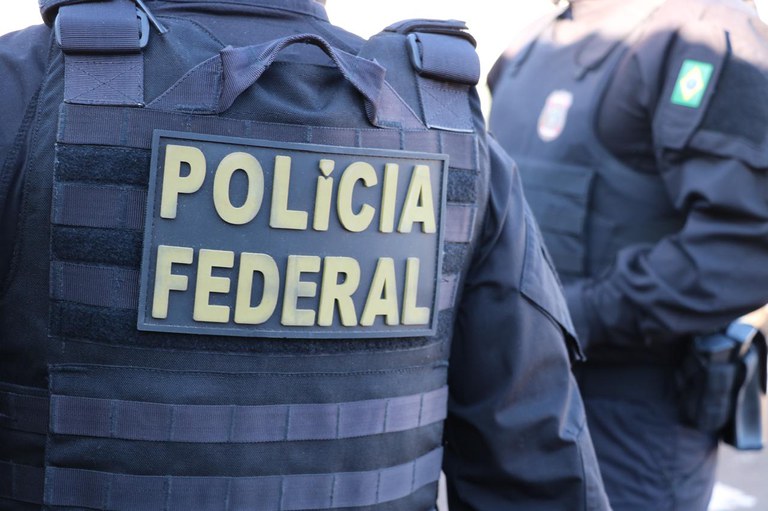 Polícia Federal e GAECO cumprem mandados em Feira durante operação em combate a comercialização de cédulas falsas